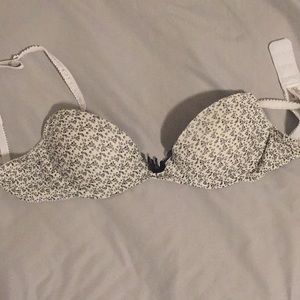 32a bra with lace trim